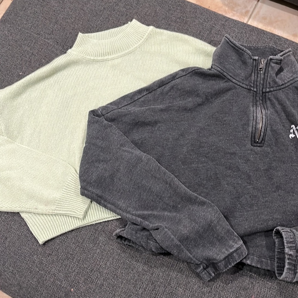 Small cropped sweaters - Picture 3 of 5